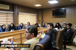 نشست خبری رئیس دانشگاه فنی و حرفه‌ای استان آذربایجان غربی با اصحاب رسانه 12