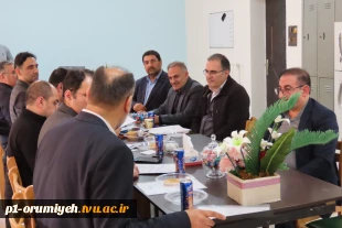 با هدف بررسی طرح‌های کسب و کار هسته‌ها و شرکت‌های فناور متقاضی استقرار در مرکز رشد، نوآوری و شکوفایی دانشگاه ملی مهارت استان آذربایجان غربی برگزار شد 5