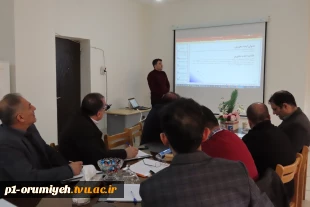 با هدف بررسی طرح‌های کسب و کار هسته‌ها و شرکت‌های فناور متقاضی استقرار در مرکز رشد، نوآوری و شکوفایی دانشگاه ملی مهارت استان آذربایجان غربی برگزار شد 8